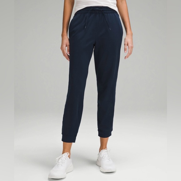 lululemon athletica Pants - Lululemon Soft Jersey Classic-Fit Med-Rise 7/8 Jogger